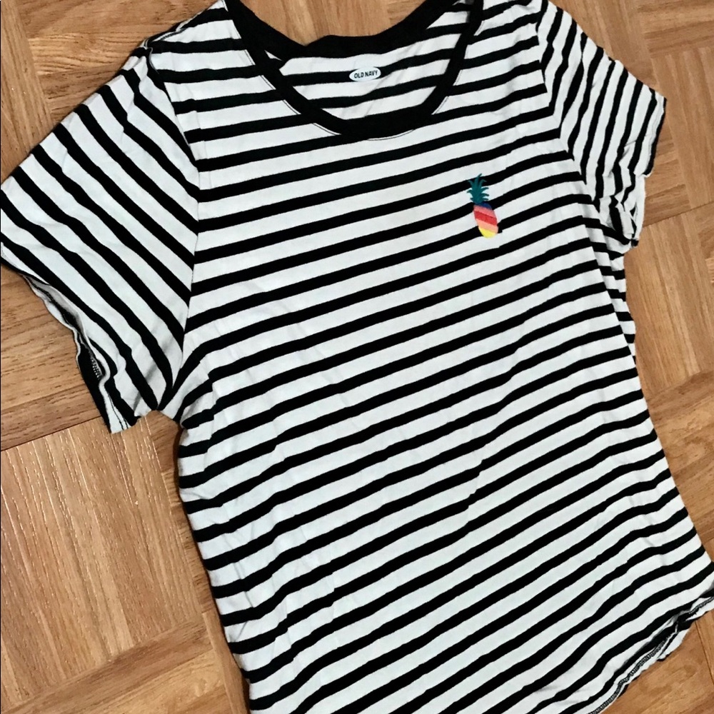 Adorable striped short sleeved T-shirt